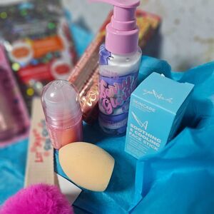 NEW Beauty Bundle Gift Set – Lip Gloss, Face Care, Makeup Sponge + Surprise Extr